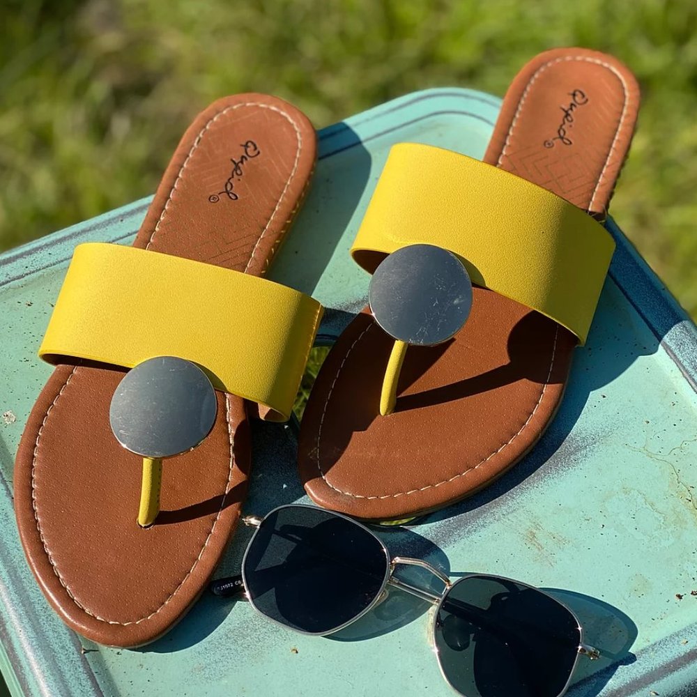 YELLOW WITH BUCKLE FLIP FLOPS